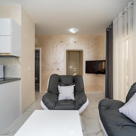 Kaom Lux Apartment โดบราวอดา ภายนอก รูปภาพ