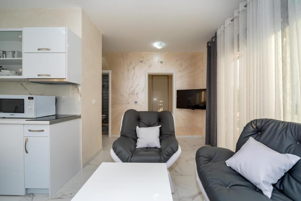 Kaom Lux Apartment โดบราวอดา ภายนอก รูปภาพ