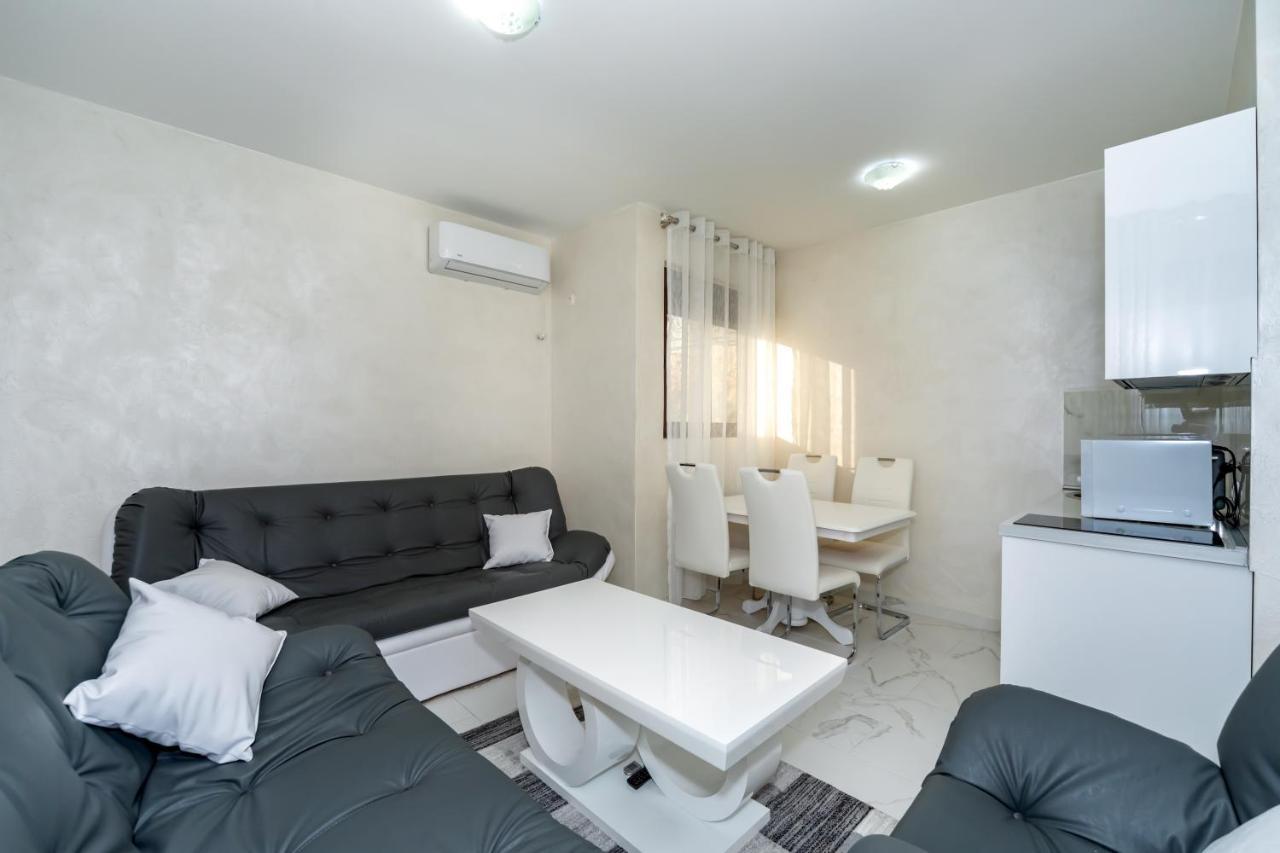 Kaom Lux Apartment โดบราวอดา ภายนอก รูปภาพ
