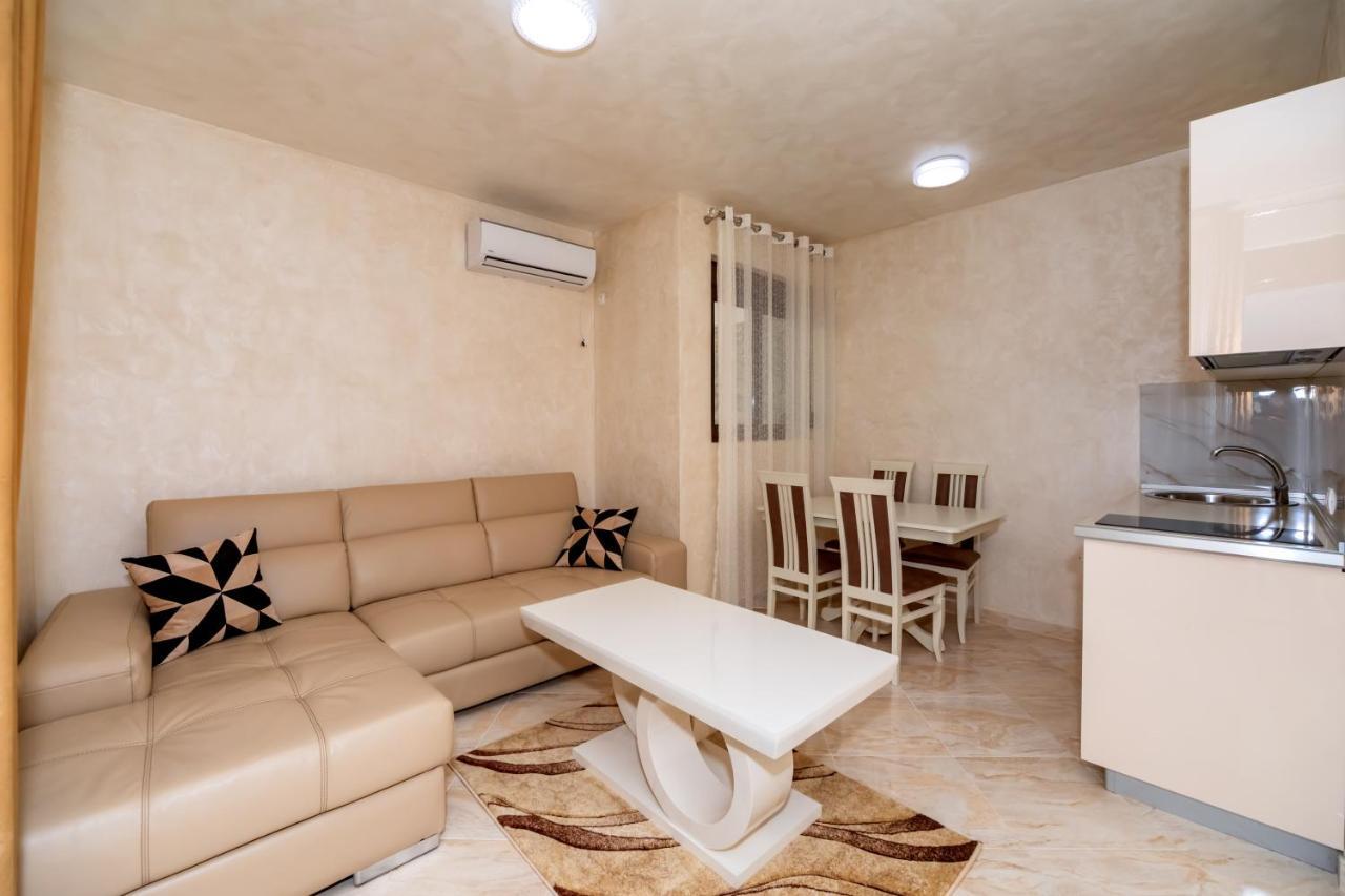 Kaom Lux Apartment โดบราวอดา ภายนอก รูปภาพ