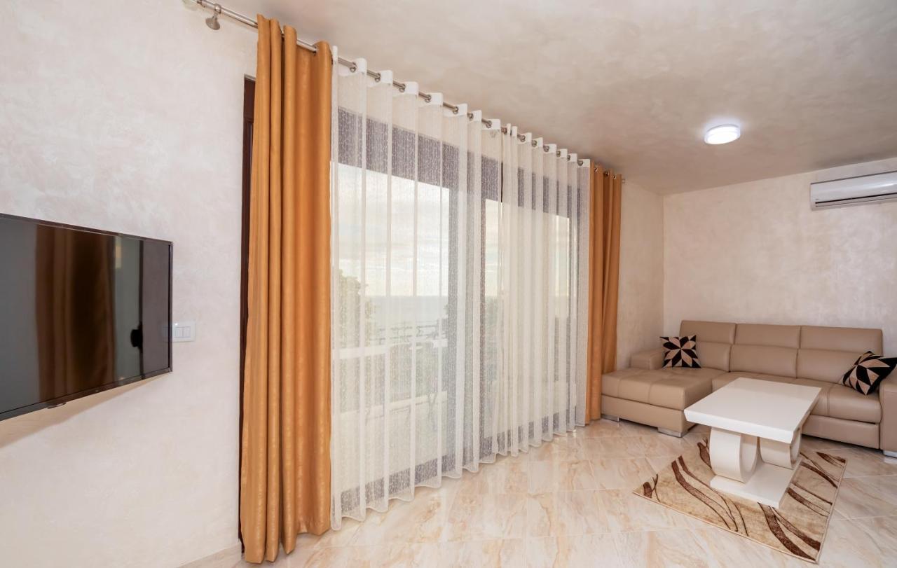 Kaom Lux Apartment โดบราวอดา ภายนอก รูปภาพ