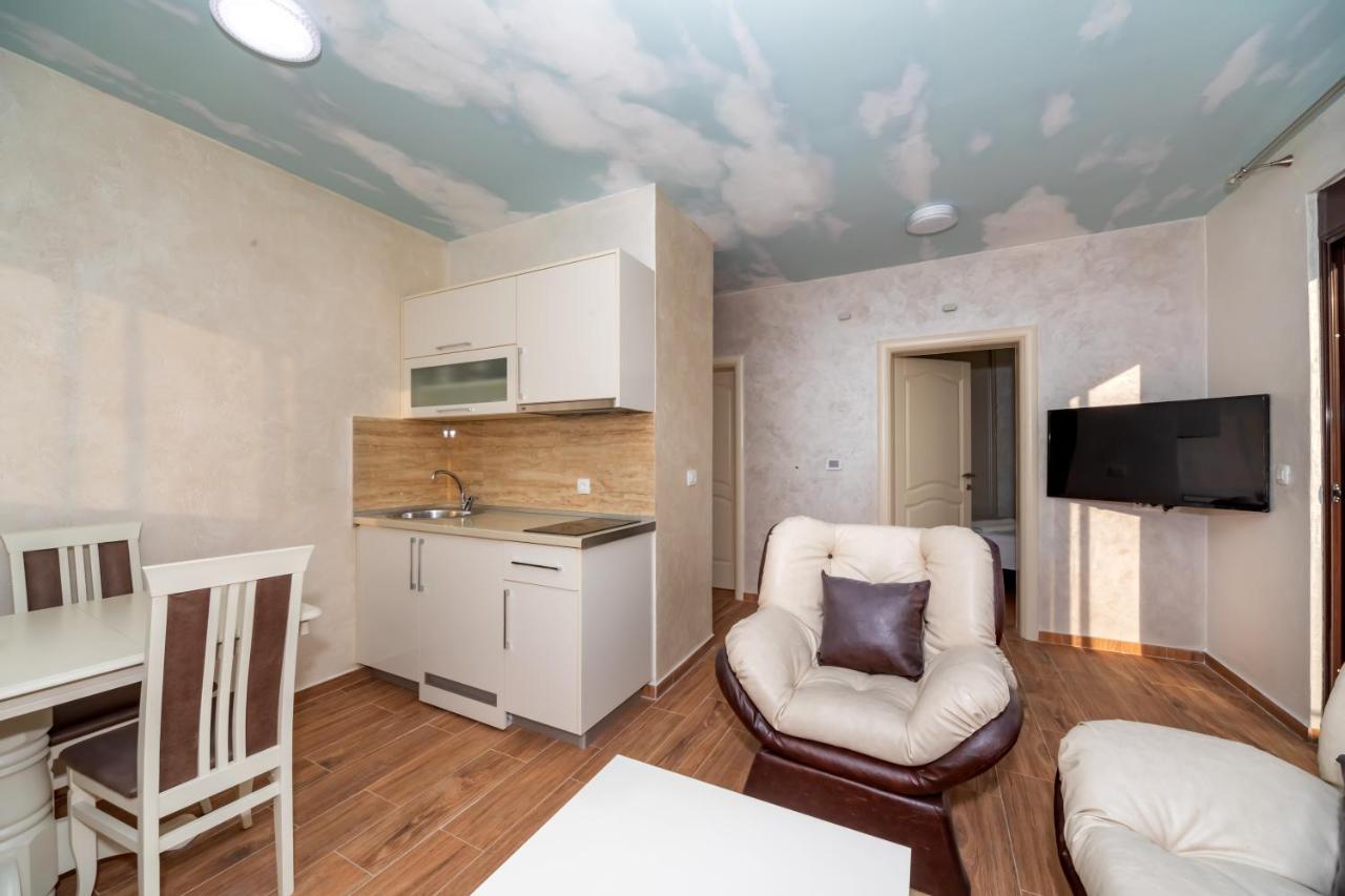 Kaom Lux Apartment โดบราวอดา ภายนอก รูปภาพ
