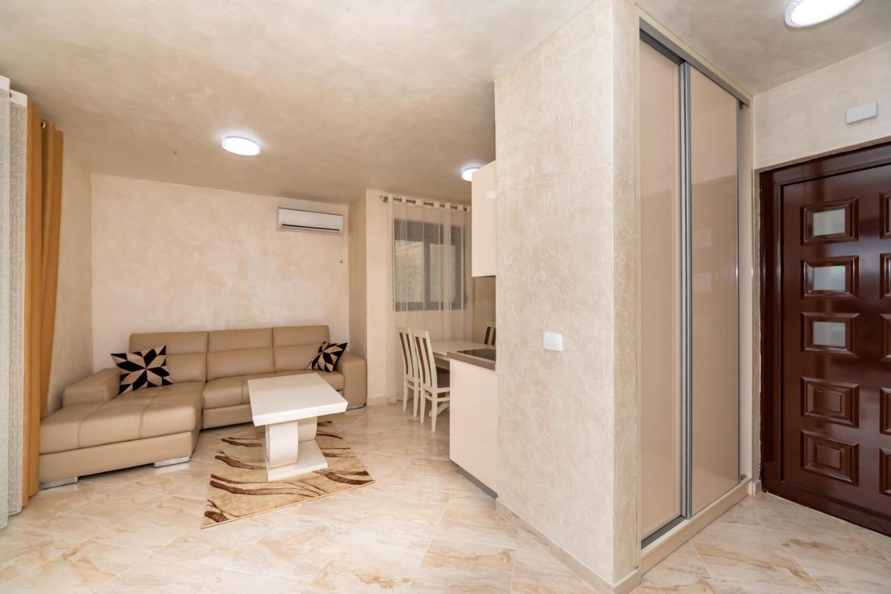 Kaom Lux Apartment โดบราวอดา ภายนอก รูปภาพ
