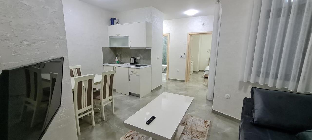 Kaom Lux Apartment โดบราวอดา ภายนอก รูปภาพ
