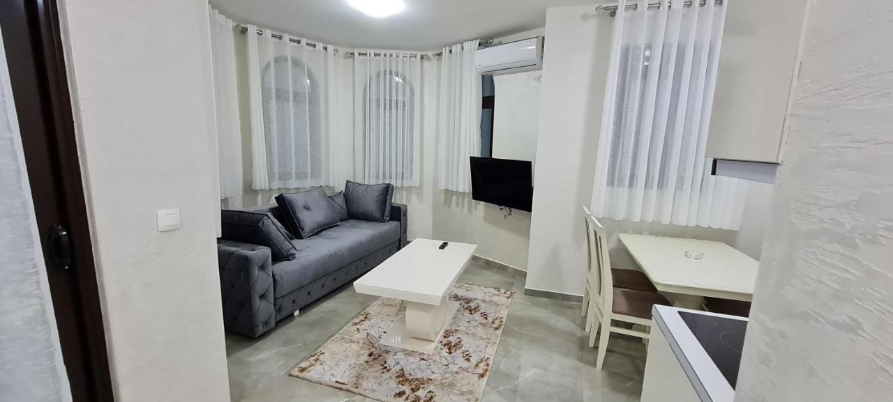 Kaom Lux Apartment โดบราวอดา ภายนอก รูปภาพ