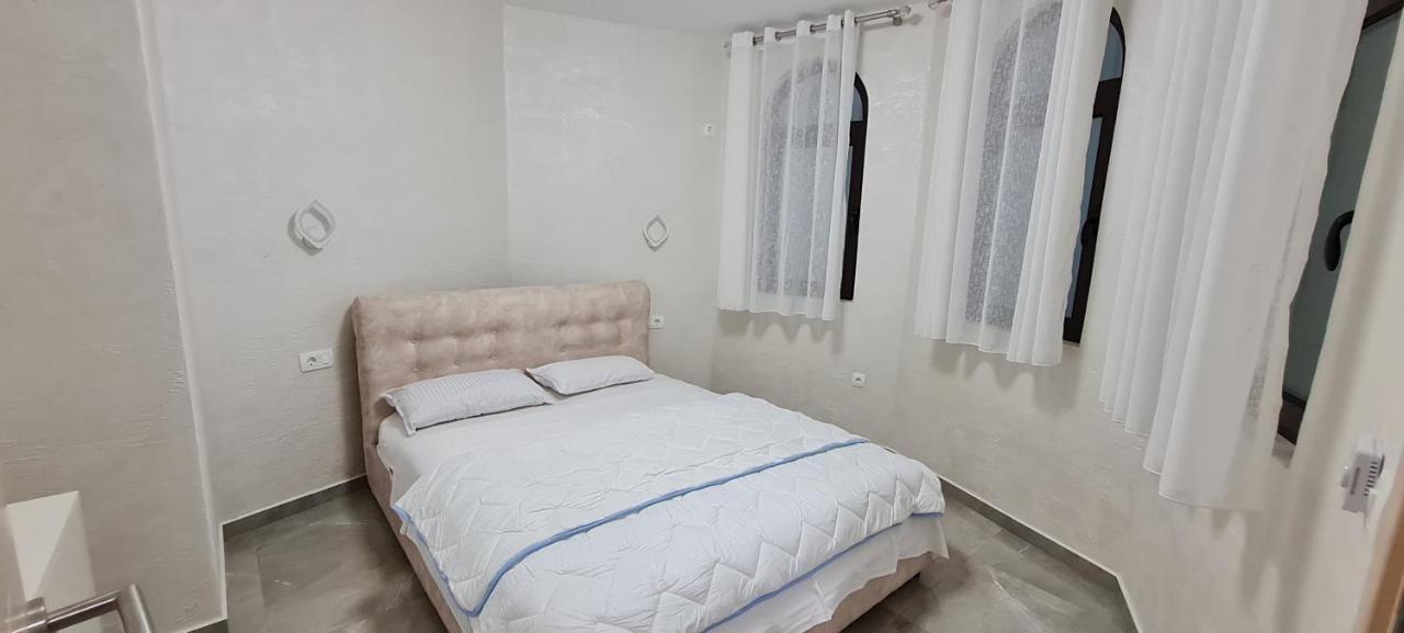 Kaom Lux Apartment โดบราวอดา ภายนอก รูปภาพ