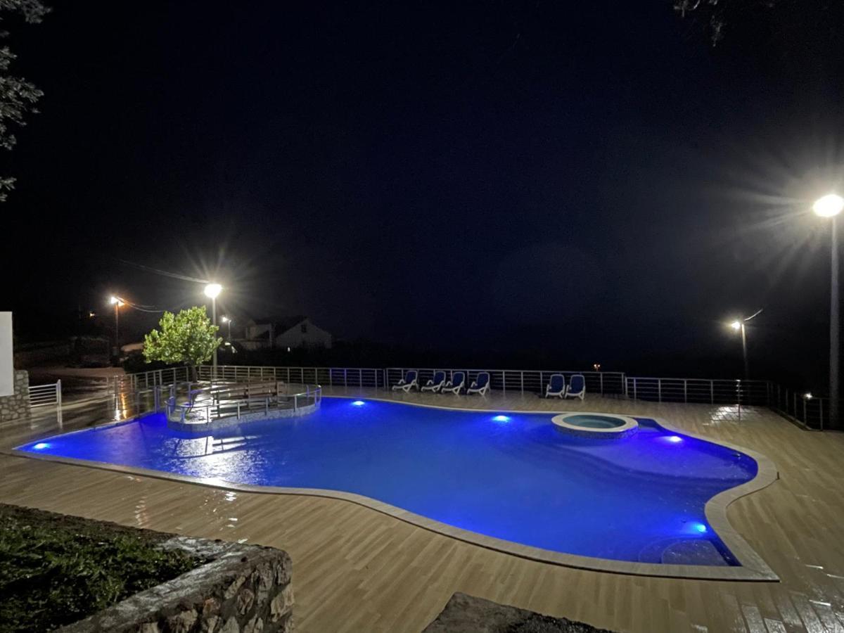 Kaom Lux Apartment โดบราวอดา ภายนอก รูปภาพ